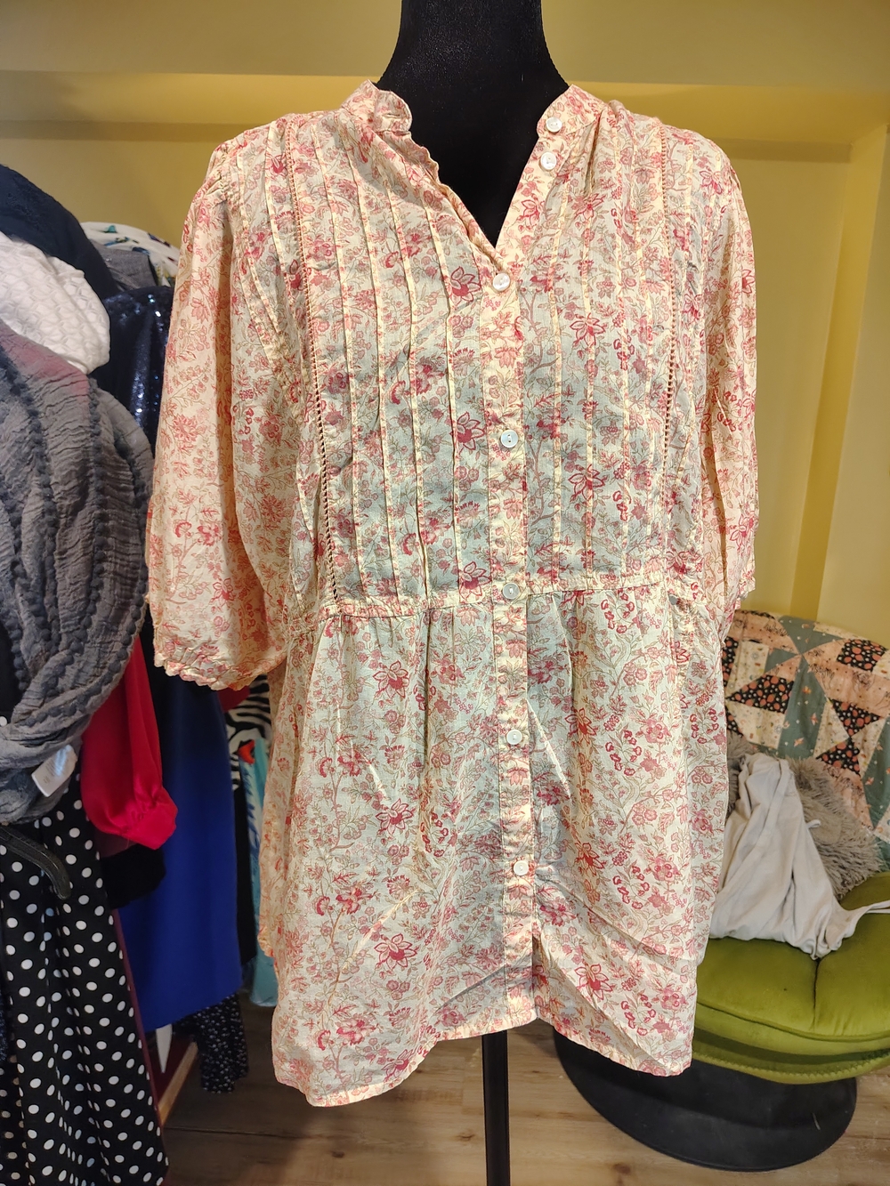 GAP Cream and Blush Floral Pintuck Button-Front Top